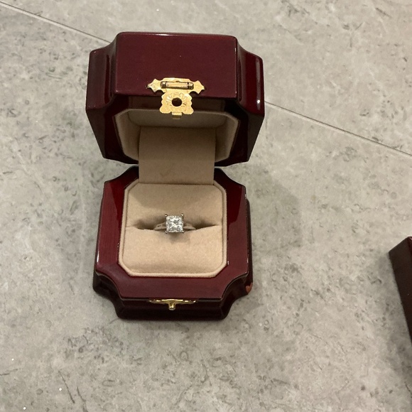 Engagement ring princess cut 2.02 caret natural diamond - Picture 9 of 9